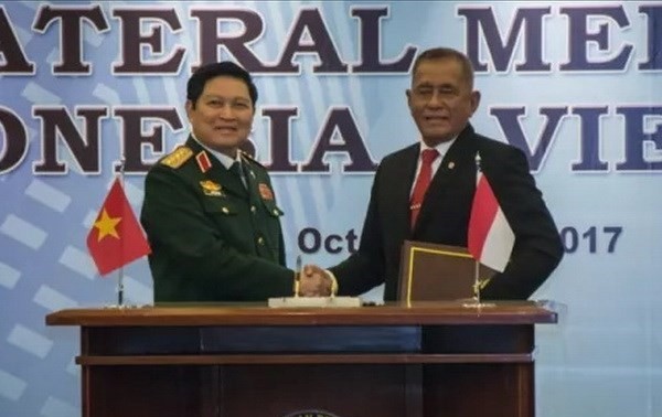 Vietnam, Indonesia sign declaration on defense cooperation joint vision