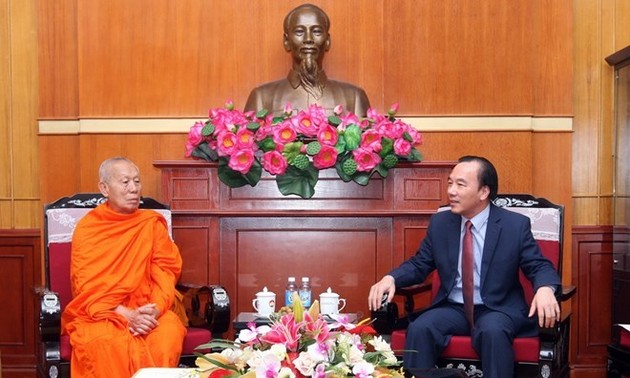Vietnam, Laos step up religious cooperation