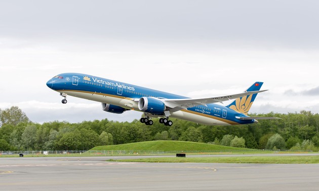 Vietnam Airlines adds flights to Indonesia for football fans
