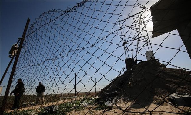 Israel builds massive fence on Gaza border 