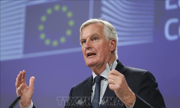 EU says it's hard to see Brexit solution