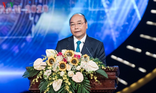 PM urges Vietnamese press to continue upholding revolutionary spirit