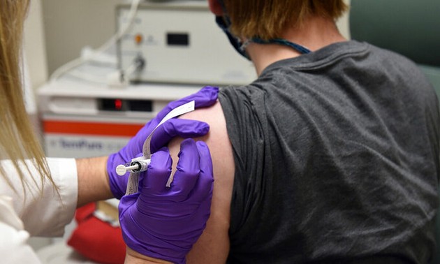 Pfizer и BioNTech сообщили об успехе испытаний вакцины от COVID-19