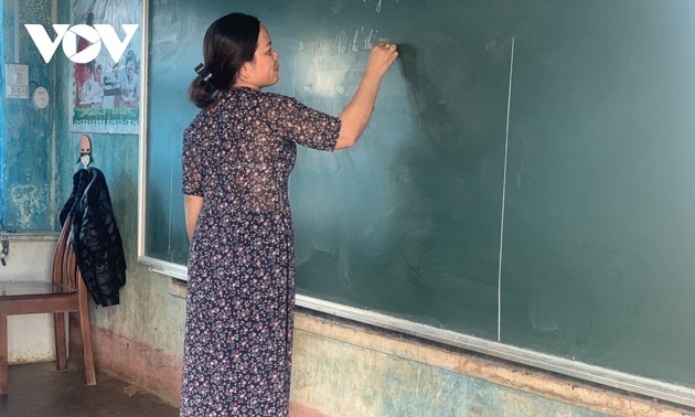 Gia Lai teacher devotes to poor ethnic pupils 