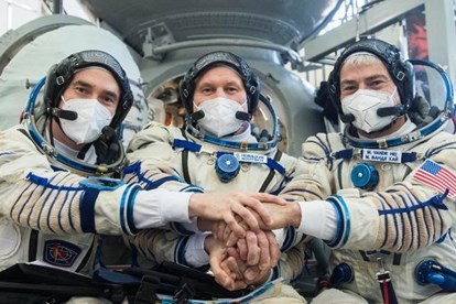 Russia launches crew to International Space Station