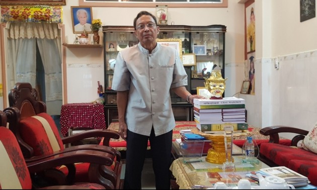 Tra Vinh Emeritus artist promotes Khmer culture
