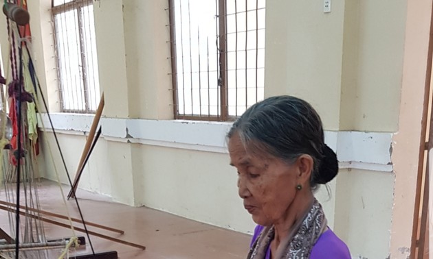 Ethnic minority artisan promotes Ninh Thuan brocade weaving