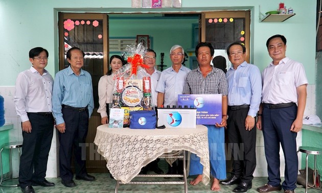 Can Gio fishermen updated with knowledge against illegal fishing