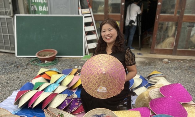 Hanoi artisan brings Chuong village’s conical hats to the world 