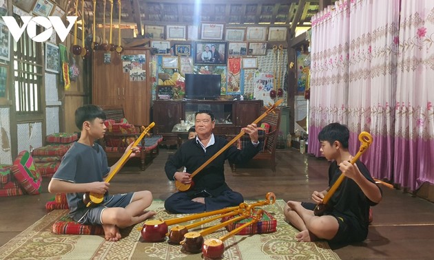 Son La artisan passionate about preserving Tinh traditional musical instrument