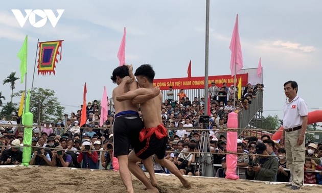 Spring wrestling festival opens in Sinh Village