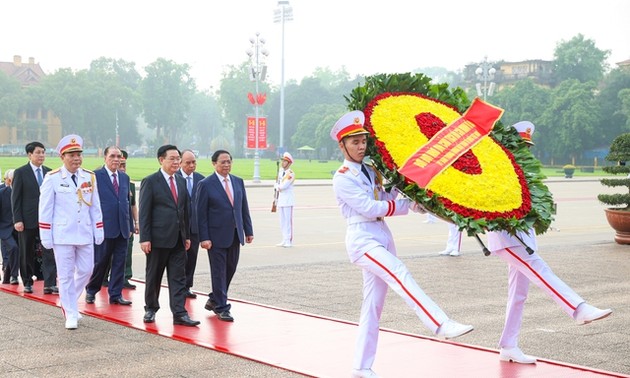 Leaders pay tribute to President HCM as Vietnam celebrates National Reunification Day