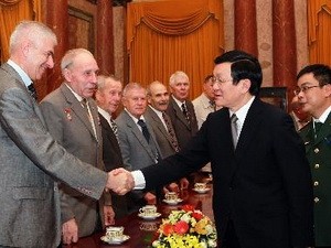 Chủ tịch nước Trương Tấn Sang tiếp đoàn cựu chiến binh Xô Viết