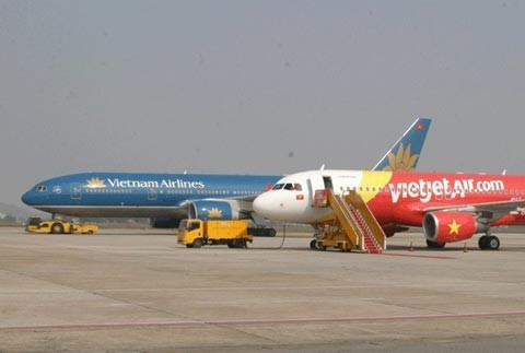 Hàng loạt hãng hàng không ở Việt Nam hoãn, huỷ chuyến bay do bão HaiYan