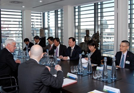 Phó Thủ tướng Vũ Văn Ninh thăm làm việc với Thị trưởng Khu tài chính London 