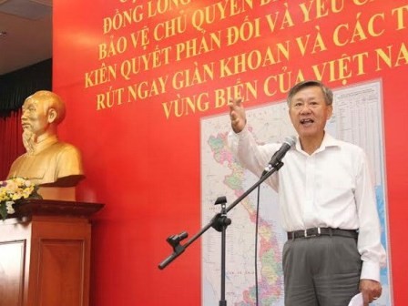 Cộng đồng người Việt Nam tại Lào phản đối hành động của Trung Quốc