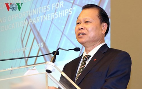 Phó Thủ tướng Vũ Văn Ninh dự diễn đàn hợp tác giáo dục Việt Nam - Anh
