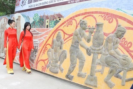  Khánh thành đoạn tranh gốm Venezuela trên Con đường gốm sứ Hà Nội 