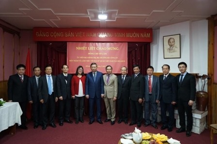 Bộ trưởng Bộ Công an Tô Lâm thăm Đại sứ quán Việt Nam tại Belarus