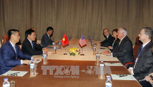 Phó Thủ tướng, Bộ trưởng Phạm Bình Minh gặp Ngoại trưởng Hoa Kỳ Rex Tillerson