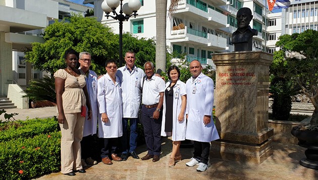 Chuyên gia y tế nhi khoa và ung bướu của Cuba sang làm việc tại Quảng Bình