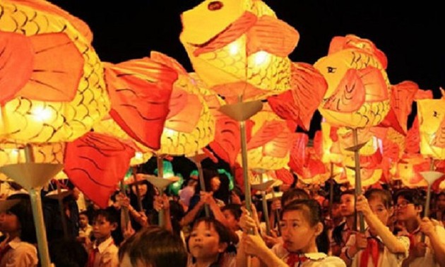 Thính giả chúc mừng ngày kỷ niệm thành lập VOV; thông tin một số nét văn hóa Việt