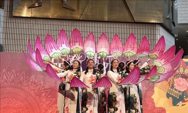Việt Nam tham gia giao lưu văn hóa dân tộc tại Hong Kong (Trung Quốc) 