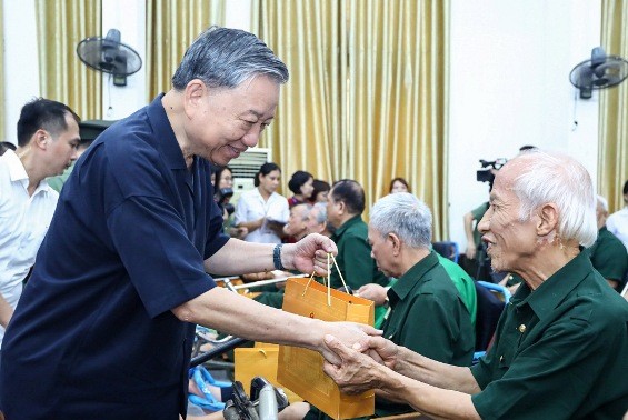 Chủ tịch nước Tô Lâm thăm Trung tâm Điều dưỡng thương binh Thuận Thành 
