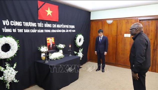 Đại sứ quán Việt Nam tại nước ngoài tổ chức lễ viếng và mở sổ tang Tổng Bí thư Nguyễn Phú Trọng 