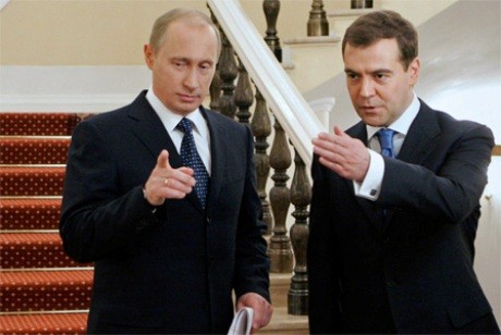 Aumenta popularidad en Rusia del presidente Medvedev y del premier Putin 