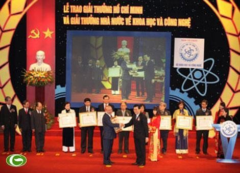 Científicos vietnamitas galardonados por sus obras sobresalientes