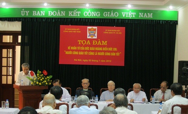 Feligreses vietnamitas siguen instrucción del Papa Benedicto XVI