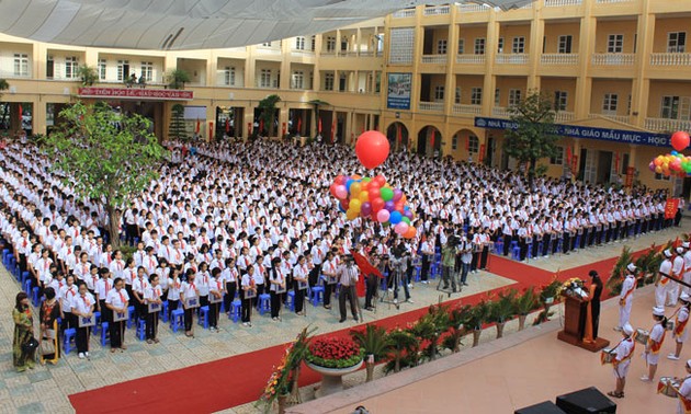 Escuela Le Quy Don, en Hanoi inicia el nuevo año académico
