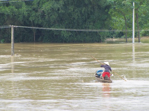 Vietnam reúne ayuda a los damnificados por inundaciones en el norte y centro