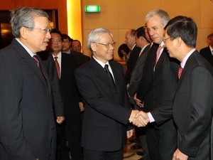 Vietnam estimula operaciones económicas e inversionistas de Singapur