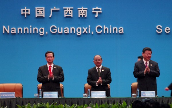 Premier vietnamita asiste a la IX Cumbre de Negocios e Inversión ASEAN-China