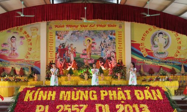 Actividades conmemorativas del aniversario 2557 del nacimiento de Buda