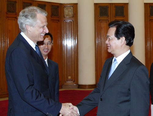 Dirigentes vietnamitas reciben al ex premier francés Dominique de Villepin