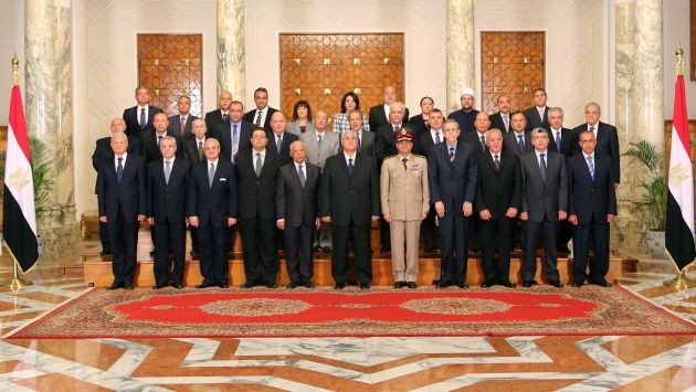 Toma posesión de gobierno nuevo gabinete egipcio mientras protestas continúan