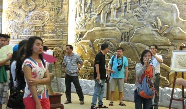 Jóvenes vietnamitas de ultramar llegan a ciudad de Da Nang