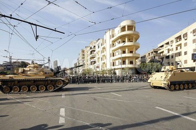 Ejército egipcio despliega blindados para enfrentar manifestaciones 