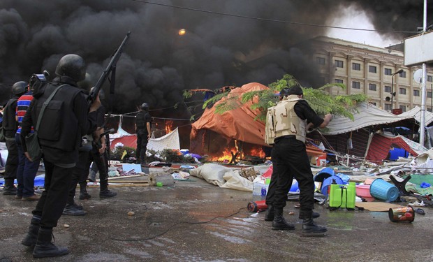 Ejército egipcio advierte que no permitirá violencia y destrucción de país