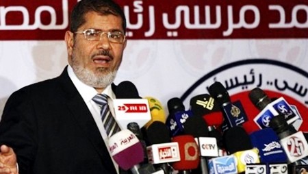Hermandad Musulmana manifestándose a favor de Mohamed Mursi