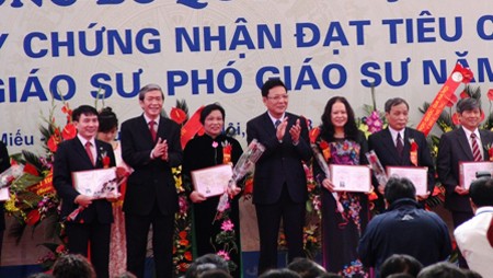 Reconocen nuevos profesores de Vietnam en 2013