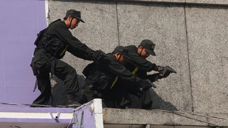 Ejercicios antiterroristas en aeropuerto de Tan Son Nhat