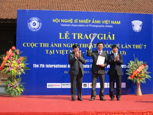 Autores vietnamitas condecorados con gran premio en Concurso internacional de fotografía
