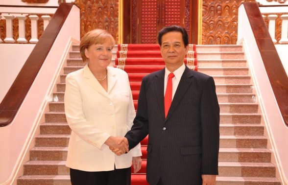 Premier vietnamita felicita a investida canciller de Alemania