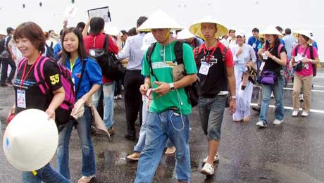 Miles de visitantes extranjeros en Vietnam en primeros días lunares 