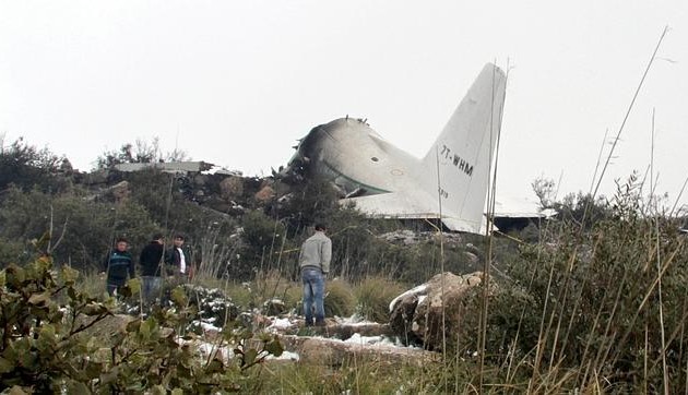 Siguen buscando caja negra del avión que se estrelló en Argelia