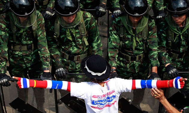 Tribunal tailandés prohíbe uso de fuerza contra manifestantes pacíficos
